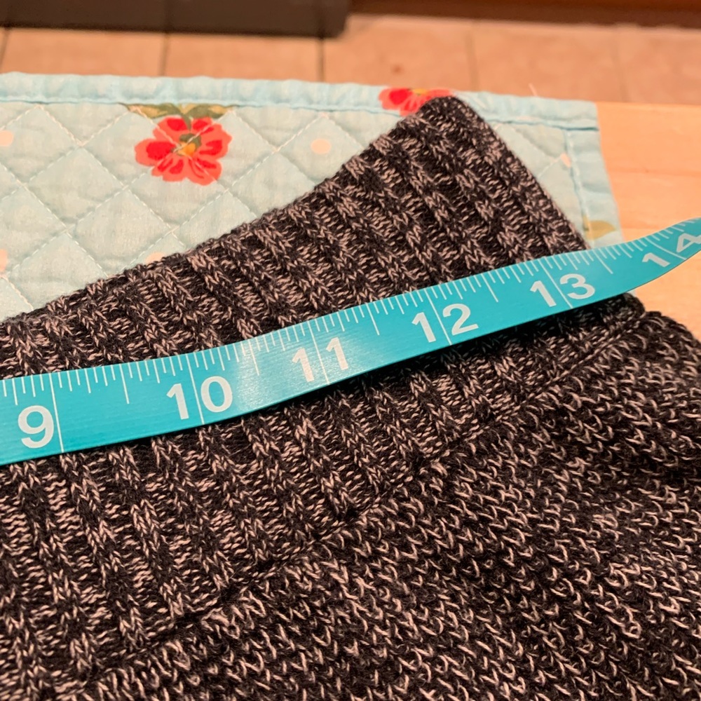 This is a really cute knit skirt in black and white tweed. - Picture 2 of 5